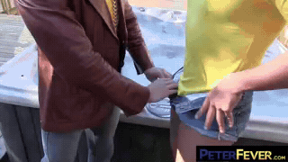 Jessie Lee để Peter Fever liếm mông rồi chịch bằng cặc to ngoài trời