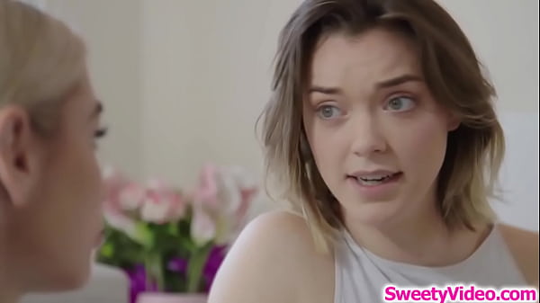 Lesbian babe making best friend squirt