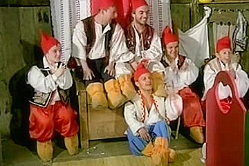 Snow White Loves the 7 Dwarfs
