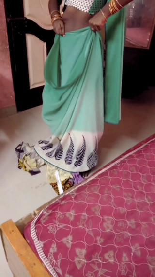Desi Tamil Wife Renu Wet Nude Body Towel Dry & Slow Saree Dressing Tease! Indianhotwifex