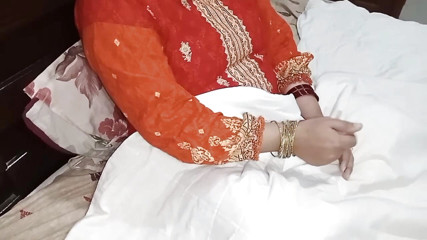 Sardi me mosi ke Sath bed share Kiya to mosi ki moti Gand ko chata aur choda