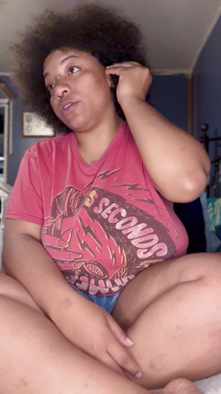 Ebony soaks her panties