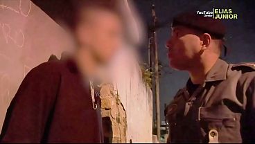 Policial opressor da voz tarada
