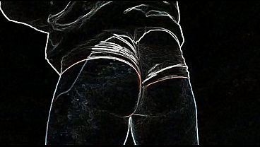Shaking my big booty with a black filter