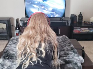 Gamer Girl Wetting Her Leggings