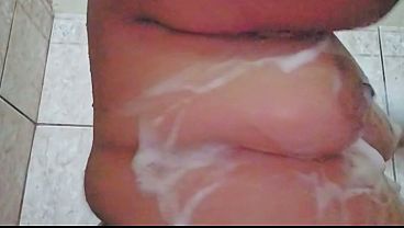taking a shower before getting fuck