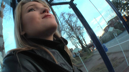 Carina hat beim Casting das erste Mail ein Dildo in der Fotze