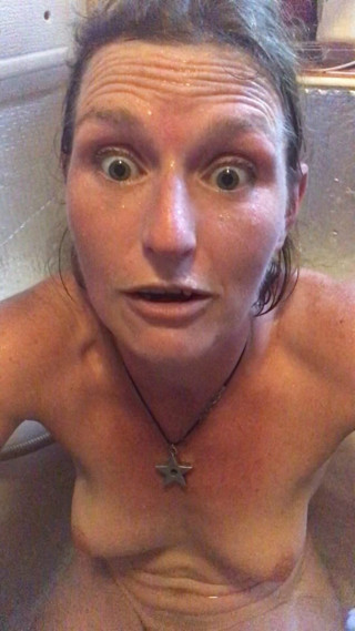 Rachel Wriggler takes the edge off after explaining how mega hot baths make her stupidly horny whilst in a mega hot bath