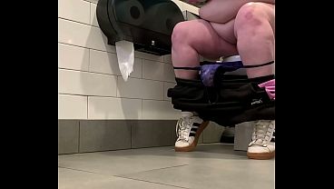 Fat Pussy Peeing in Public Toilets