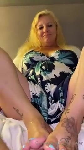 Mature gives footjob