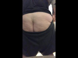 big shorts falling in the kitchen (+ ass spreading)