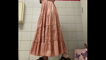 piss in toilet room