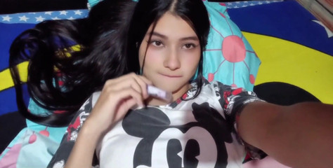 18-year-old College Girl Masturbates