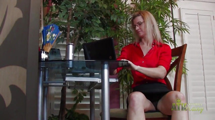 Mature Women Gets Fucked and Uses a Hitachi