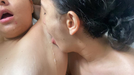 Exploring our armpits with tongue and passion: an unexpected pleasure