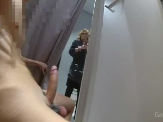 DRESSING ROOM FLASH PART1. La signora non riesce a smettere di guardarmi.