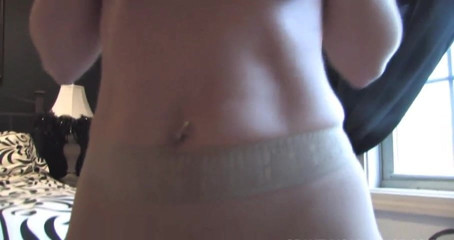 19-6-15 redhead rides her Sybian in seamless pantyhose