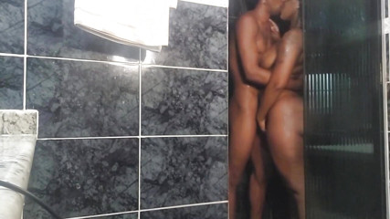 Having sex under the shower with the girl with the big ass