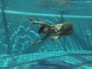 Irina Russaka shows sexy body underwater