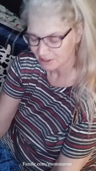 Hot MILF Masturbates Before Bed!