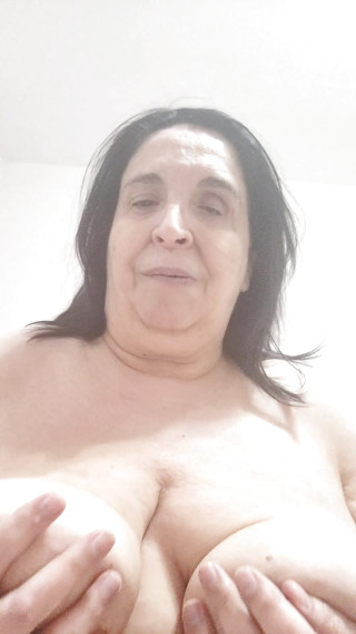 "PalmiraGordi debuts with anal sex with the mop stick"