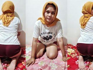 Ngentot cewek cantik jilbab muslimah tanpa kondom. Dia tak mau lepas hijab saat ngentot