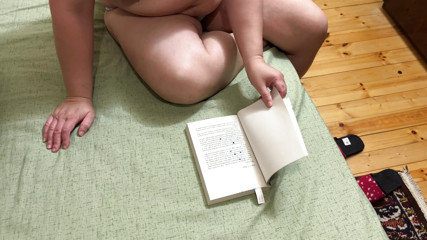 Ellie has a great sexy cleavage that her tits is almost see