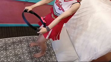 可愛い巨乳人妻がエロいチアガールコスチュームでエクササイズ4。上から覗き見る。Home made amateur 個人撮影 kawasaki