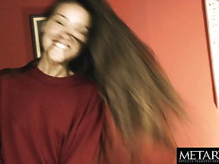 Sexy brunette rocks out as she masturbates to a noisy orgasm