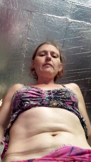 Curvy mature Brit desperately needs some stress relief