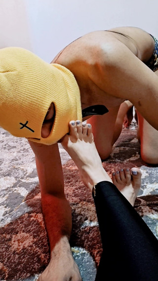 Slave Trained to Worship Feet 11 Deep Licking & Kissing