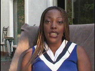 Stunning ebony slut in blue skirt loves playing white dick outdoor