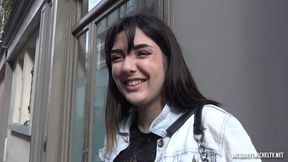 18 yo Lola first gangbang porn video