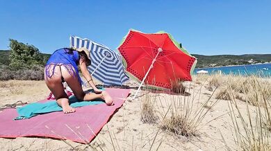 Voyeur Catches Beach Girl Gaping Pissing with Butt Plug Exposed Publicly