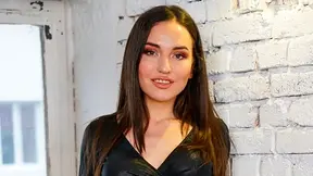 She ditches her disappointing date and fucks herself better than he ever could