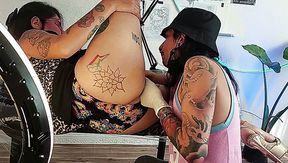 Brunette slut getting her pussy licked and rubbed during tattoo session
