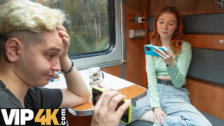 Миа Мурковски и Мун Имп подвергаются интенсивному анальному изнасилованию от первого лица.