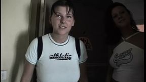 Maedels treiben es auf dem Dachboden