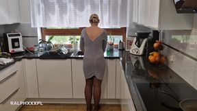 Kitchen Sex with Stepmom While She Washes the Dishes Squirt & Creampie
