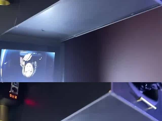 marie se fait un gang bang en solo dans un club