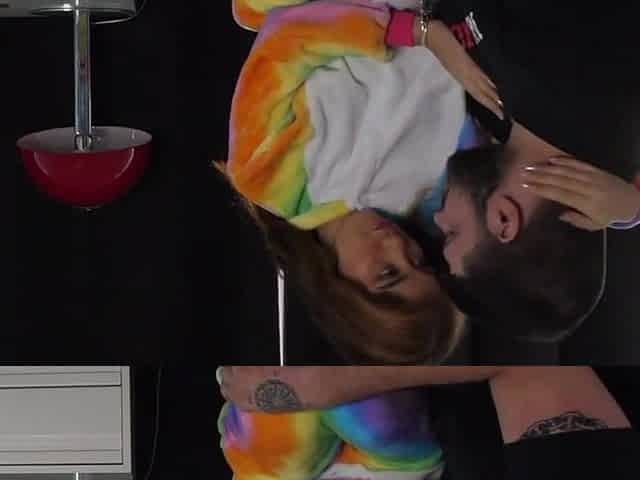 Teen Marina Gold se folla a su hermanastro