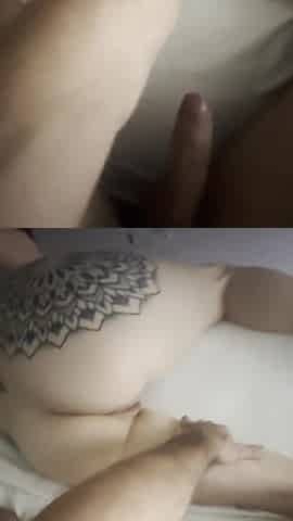 Amateur mother I'd like to fuck likes a finger in her booty during the time that banging prone on the daybed