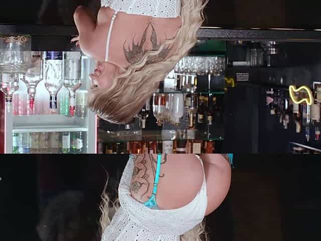 Annabelle Blue Pleasing Her Pussy With Fat Dick