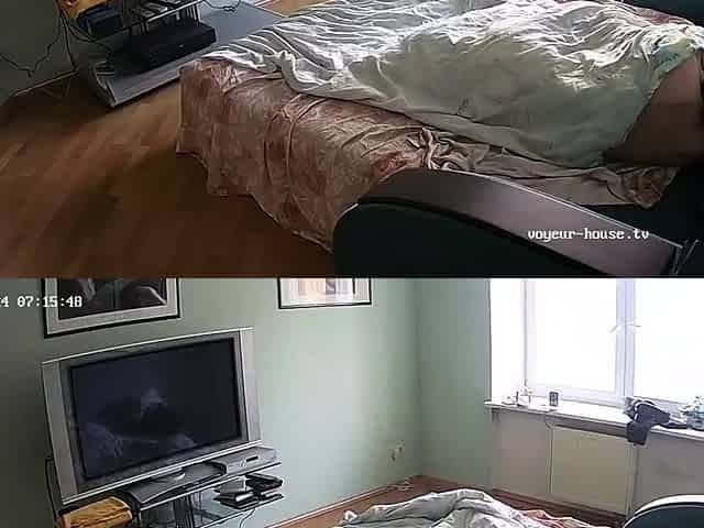 Amateur Webcam Teen Flashes Masturbates
