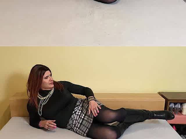 Ebony opaque hose with boots and heels in daybed