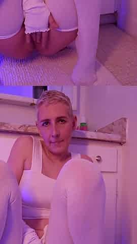 Emily solo masturbate in bathroom