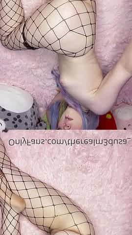 Amateur Teen Dances and Teases Solo on cam