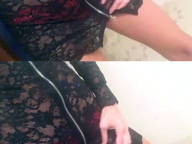 Amateur blonde babe masturbates on cam