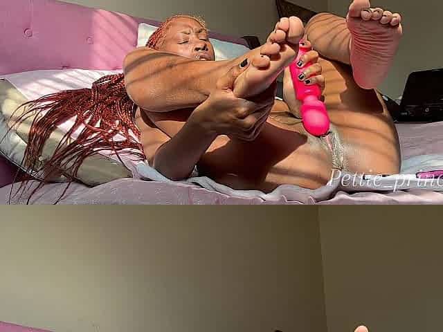 Glamorous Creamy Cunt and Oiled Up Butt Riding Sex-toy