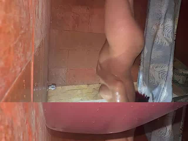 venezuelan gal playing with a plug anal